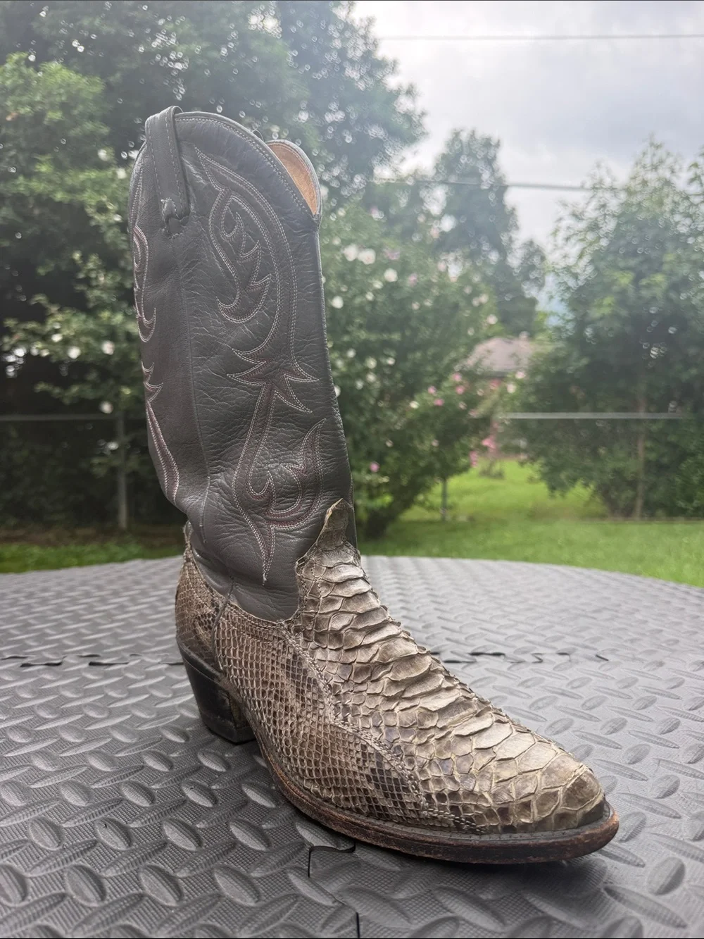 Vintage Dan Post Exotic Snakeskin Cowboy Boots in Gray size 9D Made in USA